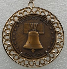Gold-Tone Necklace Bicentennial Liberty Bell Double Sided Pendant 1776-1976 24″