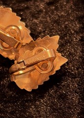 Vtg 50s Signed GIOVANNI Goldtone Textured DOUBLE LEAVES Shape Clip-On Earrings