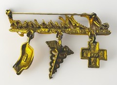 I Love Nursing Vintage Gold-tone Pin Brooch w/3 Dangle Charms JJ Jonette VGC