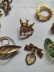 Odd Lot Of 14 Brooches Unbranded Some Vintage