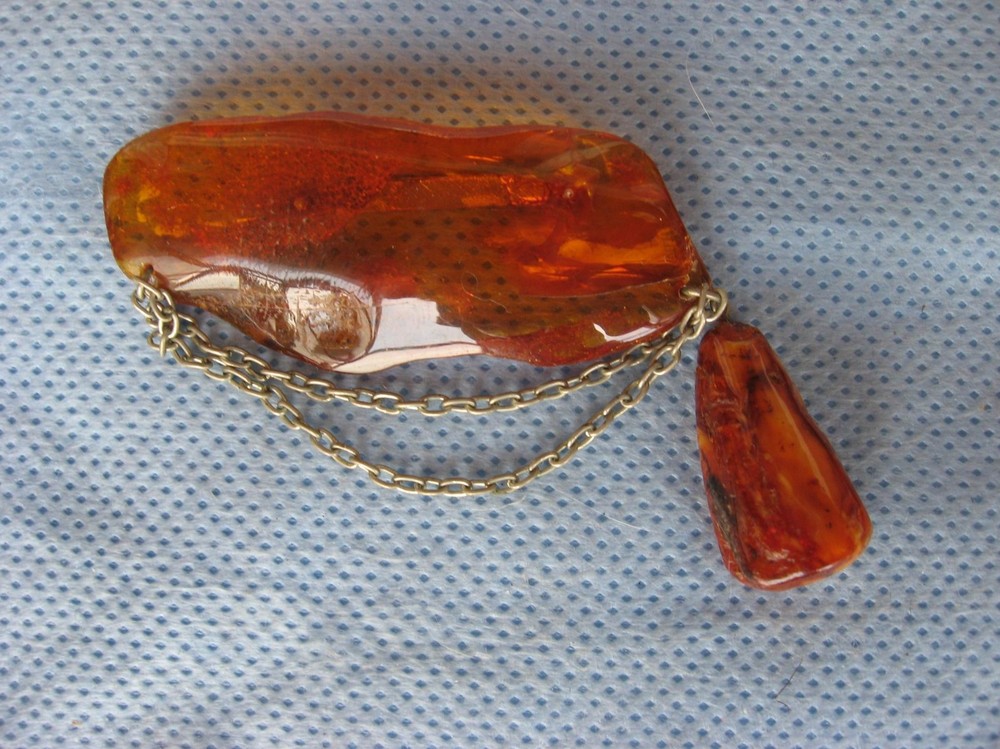 Woman’s Beautiful unusual amber ,Balticsea Pin Brooch, large, handmade, USSR