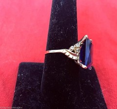 VINTAGE SIMULATED BLUE SAPPHIRE 10 KT GOLD RING SIZE 8.25