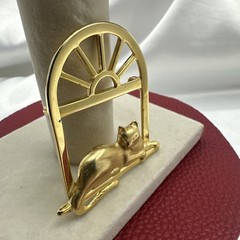 Vintage JJ CAT ON THE WINDOW gold toned brooch. See pics. Signed.