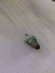 Vintage Pendant silver tone metal nugget green color stone bead serpentine