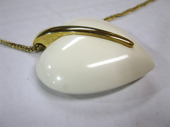 Vintage 70s Crown Trifari Cream / Off White Lucite Heart Gold Tone Necklace