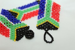 GORGEOUS Red Blue Black White & Green Glass Seed Bead 7.25″ Bracelet