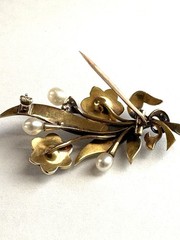 READ Victorian 10K 18K Mixed Metals Pearl Mine Cut Diamonds Leaf Flower Brooch