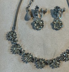 VTG Silver Tone Clear Rhinestone Choker Necklace & Screw Back Earrings Set 16.5”