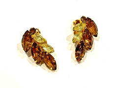 VINTAGE AMBER BROWN YELLOW NAVETTE RHINESTONE MAPLE LEAF 1.25″ Clip On Earrings