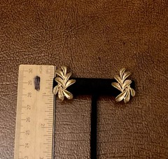 Vintage FRANCOIS Earrings Gold Tone Clip On Leaves Foliage Signed