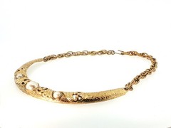 Vintage Gold‑Tone Ornate Statement Necklace | Scrollwork Bib Design Faux Pearl