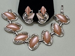 Vintage 60s Leaf Design Bracelet & Earrings Set 3 PC Thermoset Peach Gold Tone