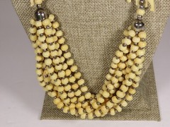 Necklace Tribal Native African Elephants Resin Beaded 16″ Lovely Vintage C4744