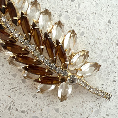 VINTAGE JULIANA DELIZZA & ELSTER AMBER and CLEAR RHINESTONE LEAF BOOCH 4″ LONG