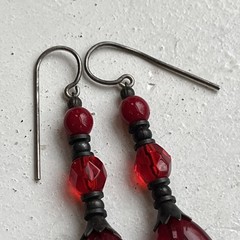 Vintage Red Glass Teardrop Cabochon & Faceted Dangle Drop Pierced Earrings