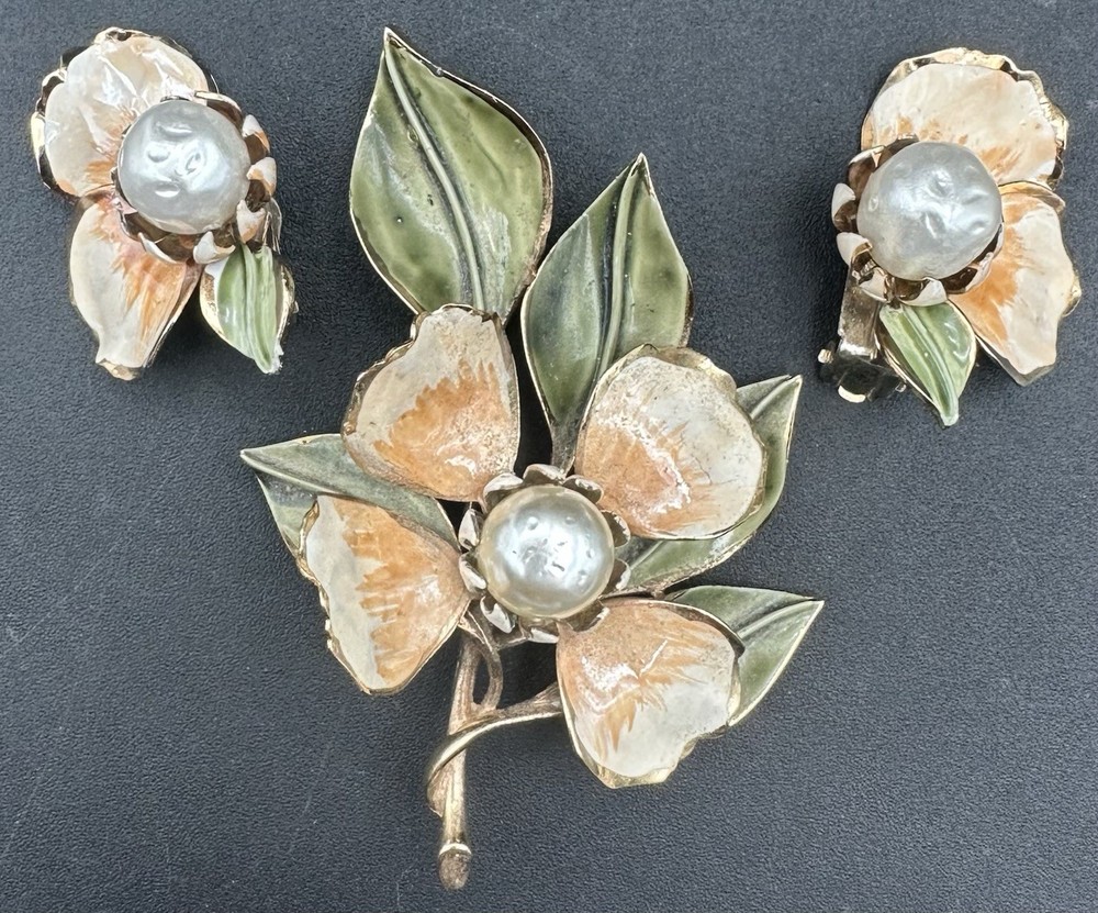 Vintage Signed Vendome Enamel Flower Brooch Faux Pearl Clip On Earrings Dogwood