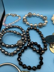 Lot Of 18 Ass’t Style Bracelets Estate Jewelry (see Description)