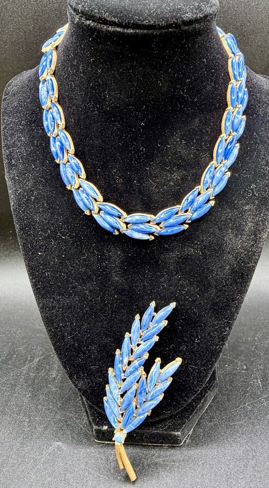 Vintage Crown Trifari Symphony Blue Thermoset Necklace Brooch Set Demi Parure