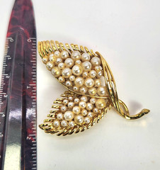 Vintage Brooch Lot Gold Tone Faux Pearls 3 brooches 2-2.5 Inches