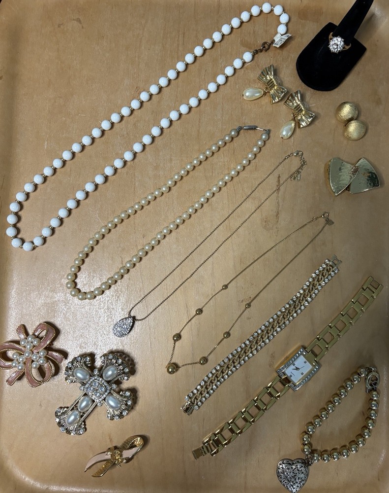 14 Piece Lot of Vintage To Modern Costume Jewelry Some Marked (1 Piece 18k GF)