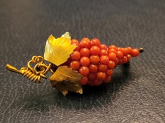 ANTIQUE VICTORIAN CORAL GRAPE BUNCH BROOCH-GILDED 800-FRUIT