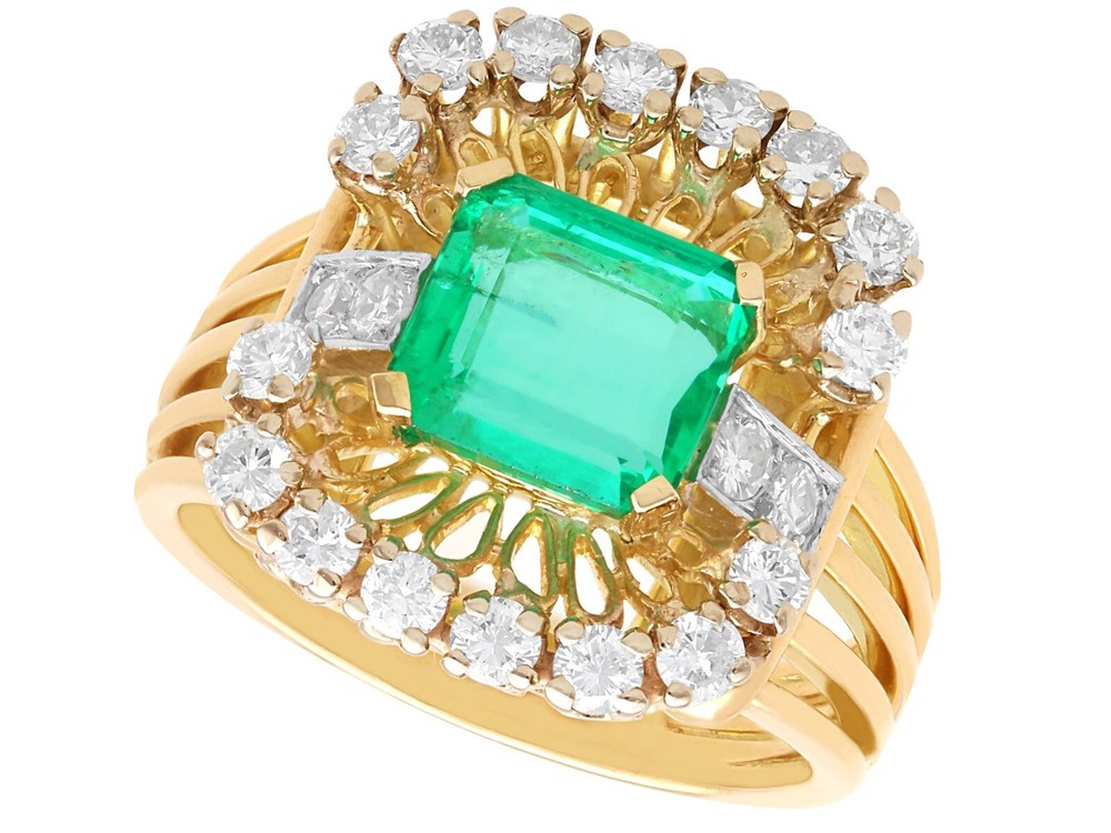 2.68Ct Colombian Emerald and 0.80Ct Diamond, 18k Yellow Gold Cocktail Ring