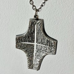 VTG Signed GUY VIDAL Modernist Brutalist Plated Pewter Cross Pendant/Necklace
