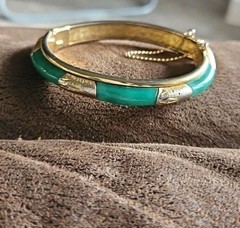 Vintage Apple Green Faux Jade Hinged Clamper Bracelet Bangle Estate find Chain