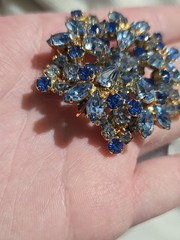 Vintage JULIANA Brooch Layered Hues of Blue Rhinestone Beautiful Gold Tone