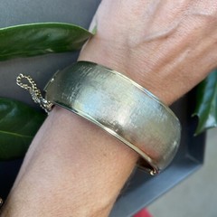 Vintage Bangle Bracelet Estate Jewelry Pre-Owned Textured Gold Plated Wash 7″