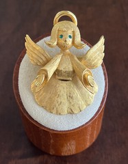 Christmas Angel Brooch JJ Jonette Vintage Gold Tone With Green Rhinestone Eye’s