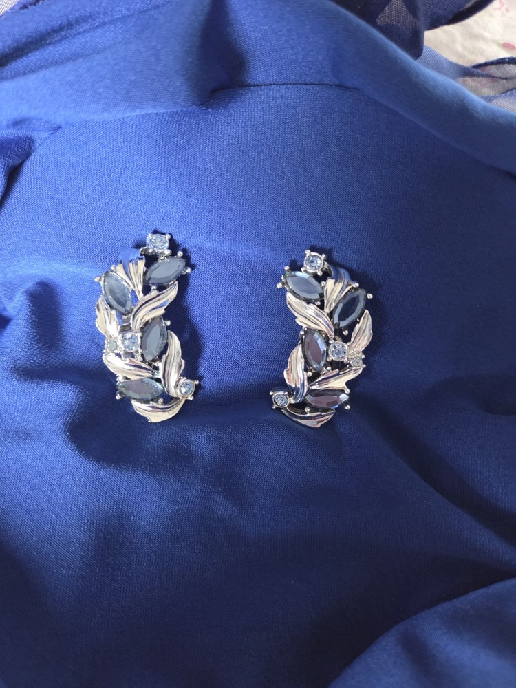 Vintage Sarah Coventry Blue Champagne Rhinestones Clip On Climber Earrings 50’s