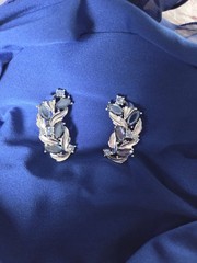 Vintage Sarah Coventry Blue Champagne Rhinestones Clip On Climber Earrings 50’s