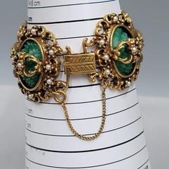 Judy Lee 1968 Spanish Moss Molded Jade Glass Cabochon Bracelet Earrings Set
