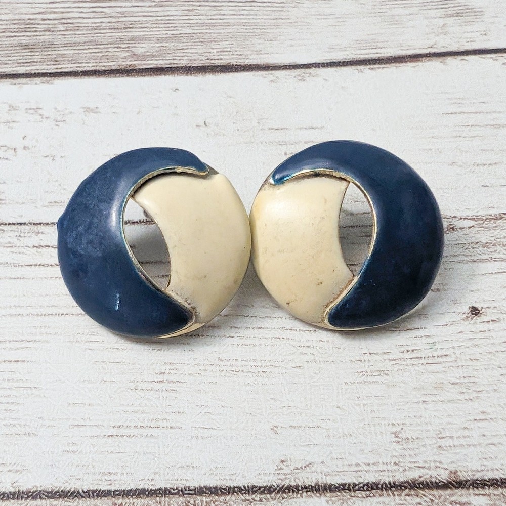 Vintage Earrings For Pierced Ears Circle Shape Cream & Navy – Poor Condition