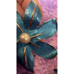 Vintage Kramer OS Blue Enamel Flower Brooch Clip On Earrings Set Gold Tone Chic