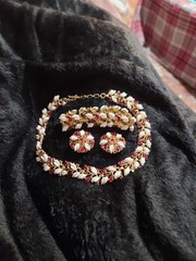 Vtg TRIFARI Gold Ruby Rhinestone and white Parure Set Necklace Bracelet Earrings
