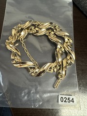 Woman’s Vintage Necklace Design By Trifari