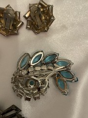 VTG-NOW JEWELRY LOT GLASS Stones Clear Brooch Blue/ Pink Red Earrings Post Clip