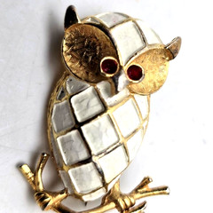 Owl Bird Brooch Pin Enamel Gold Tone Red Rhinestone Eyes 1.5″ Fashion Jewelry