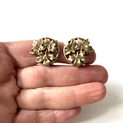 Vintage MMA Earrings Gold Tone Grape Wreath 1986 Metropolitan Museum Of Art Clip