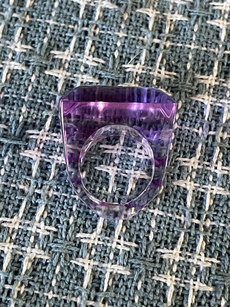 VTG Kitsch Light Purple Clear Striped Lucite Acrylic Plastic Resin Ring