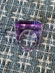 VTG Kitsch Light Purple Clear Striped Lucite Acrylic Plastic Resin Ring