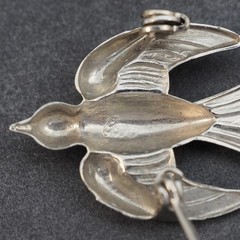 Coro Brooch Pin Bird Swallow Silver Tone Figural Textured Wings Vintage