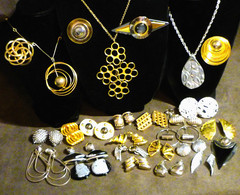 26 Piece LOT MID CENTURY MODERN VINTAGE UNIQUE Statement Making JEWELRY LOT