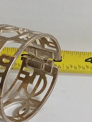 Unbranded – Vintage Hinged Spring Tension Bracelet – One Size – Silver Tone