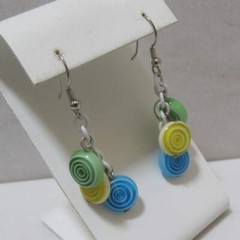 Vtg Green Yellow Blue Bull’s-Eye Inlaid Plastic Disks White Chain Dangle Earring