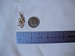 VTG 1970-80s SMALL 3D FLOWER W/ DIAMOND CUTS STERLING SILVER STAMPED 925 PENDANT
