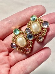 Lady Remington VTG Gold Tone Multicolor Crystal Pearl Clip Earrings 1” NOS Gift