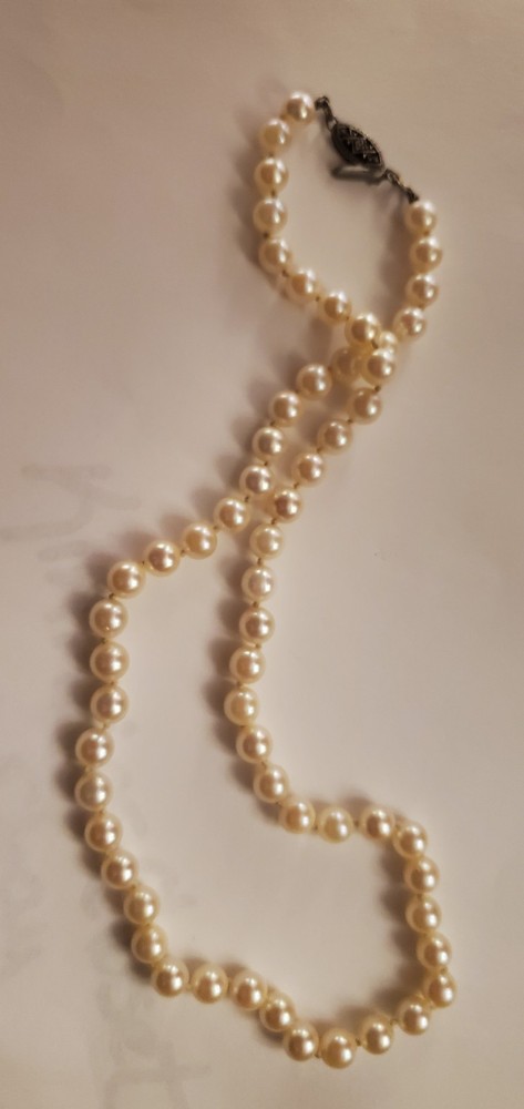 Vintage 1957 Japanese Cultured Akoya Pearl Necklace W/Sterling Clasp 16″ Cream
